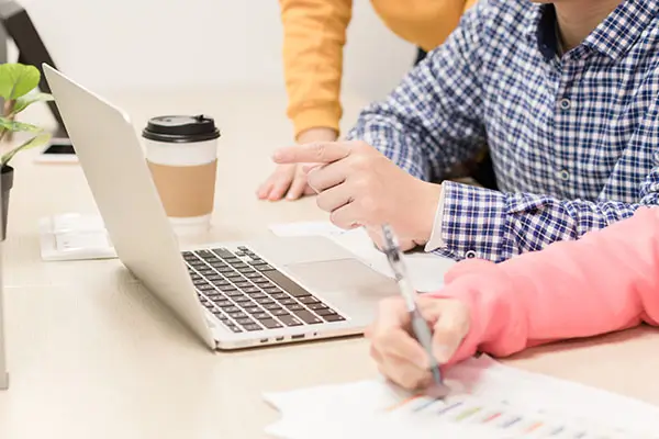 公司介绍logo放哪儿